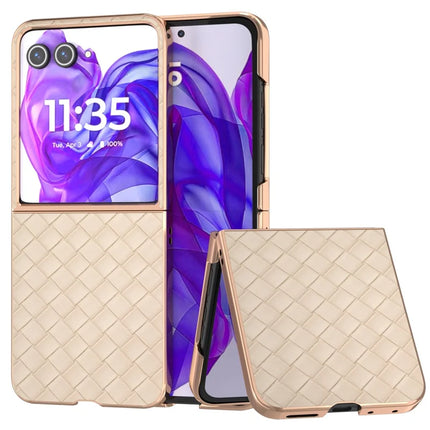 For Motorola Razr 50 Ultra 5G Case Woven Texture Electroplating Edge Leather Coated PC Phone Cover - Beige